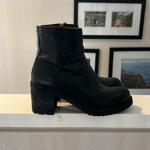Frye EUC Heeled Boots Black